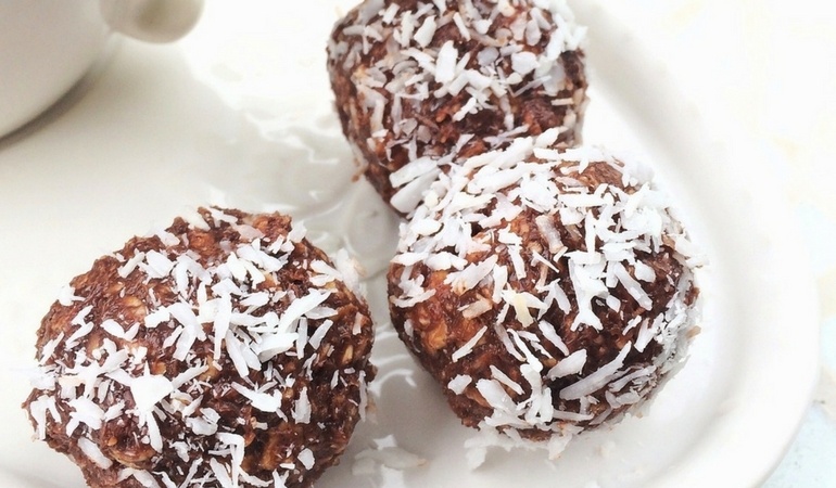 25 Paleo Snacks That Will Keep You Healthy and Happy at the Same Time