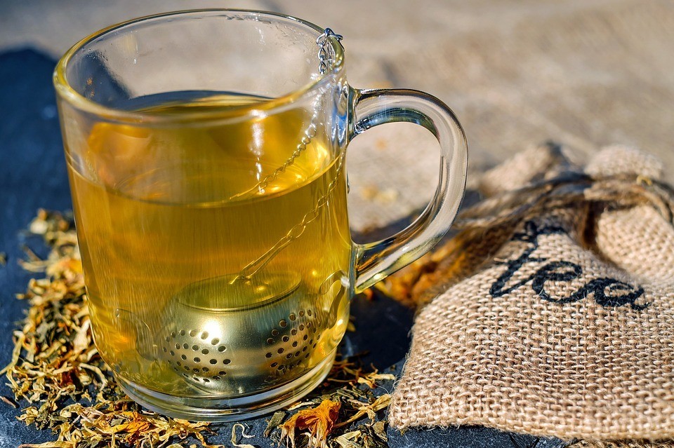 Black Tea: Origins, Health Benefits and How It Differs From Green Tea