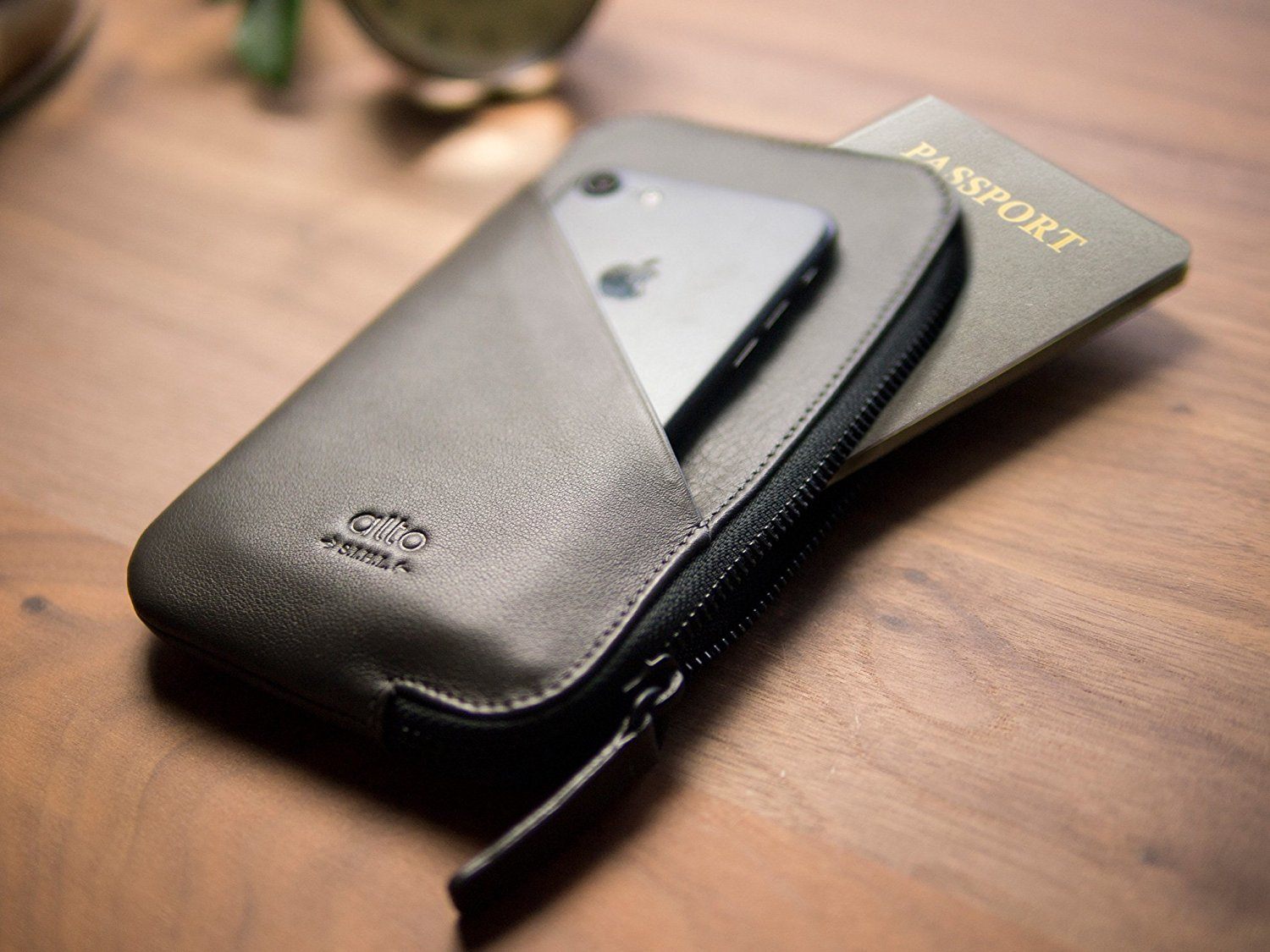 10 Best Men&#8217;s Wallets That Are Slim, Stylish, and Practical