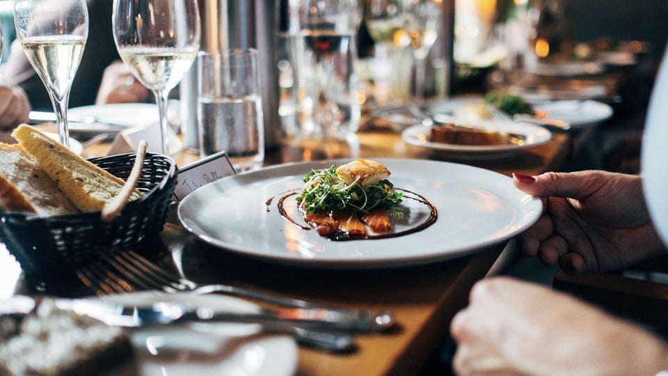 How to Have a Great Dining Experience the Budget-Friendly Way (From a Restaurant Insider)