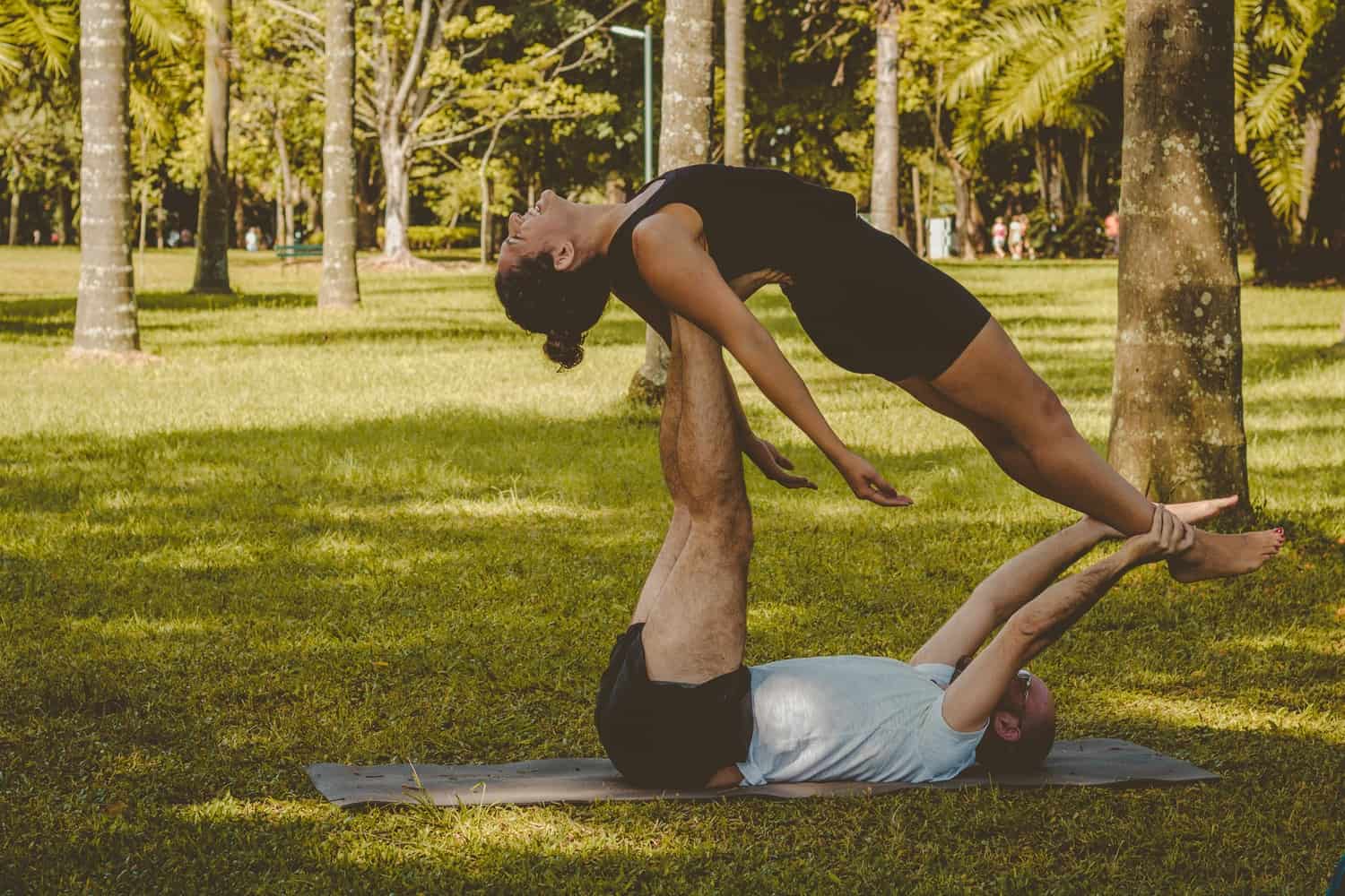 Essential Tips for a Successful Couple Yoga Session