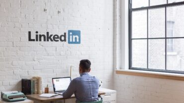 How to Network on LinkedIn (6 Dos and Don&#8217;ts)