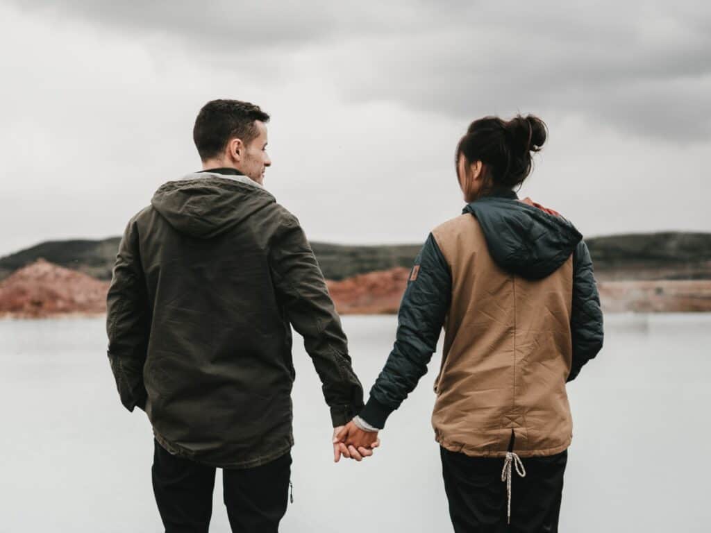 6 Real Reasons Why You’re Feeling Alone in a Relationship