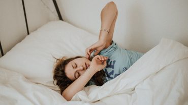 7 Natural Sleep Remedies (Backed by Science)