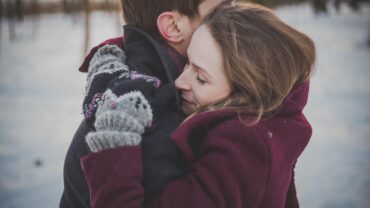 10 Signs You Are in a Codependent Relationship (And What To Do About It)