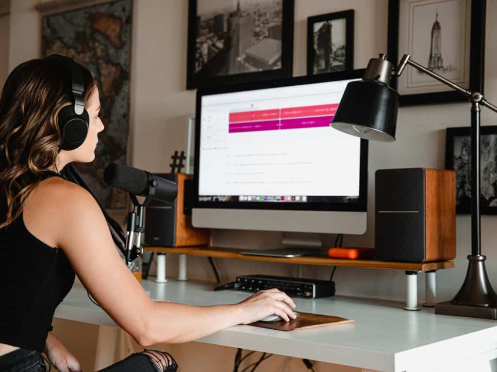 22 Best Business Podcasts For Entrepreneurs in 2022