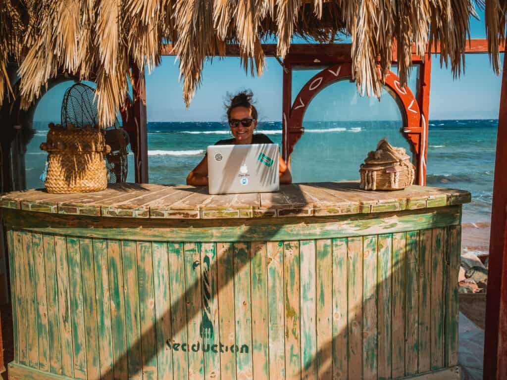 What Is a Digital Nomad And How to Know If It’s For You