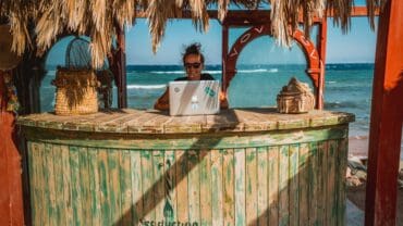What Is a Digital Nomad And How to Know If It&#8217;s For You