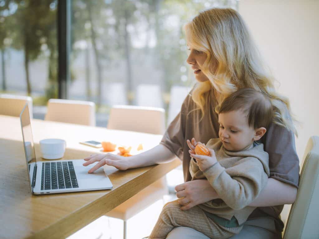 Balancing Life and Work As a Working Mother (Go-to Guide) - Lifehack